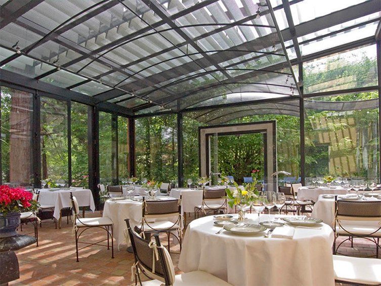 Salle du restaurant de Jean Brouilly