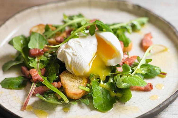 Une salade lyonnaise